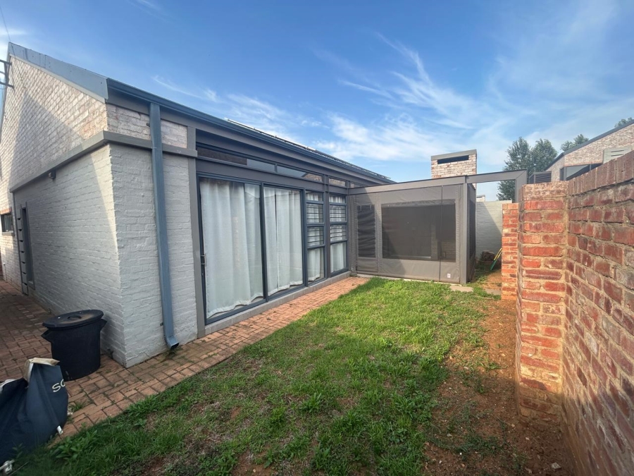 To Let  Bedroom Property for Rent in Lifestyle Estate North West